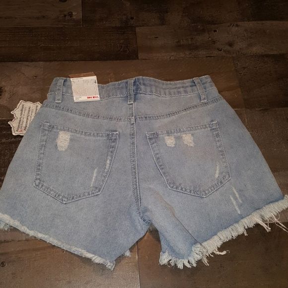 ⭐NWT Hot Kiss Distressed Mid Rise Shorts - Picture 5 of 8